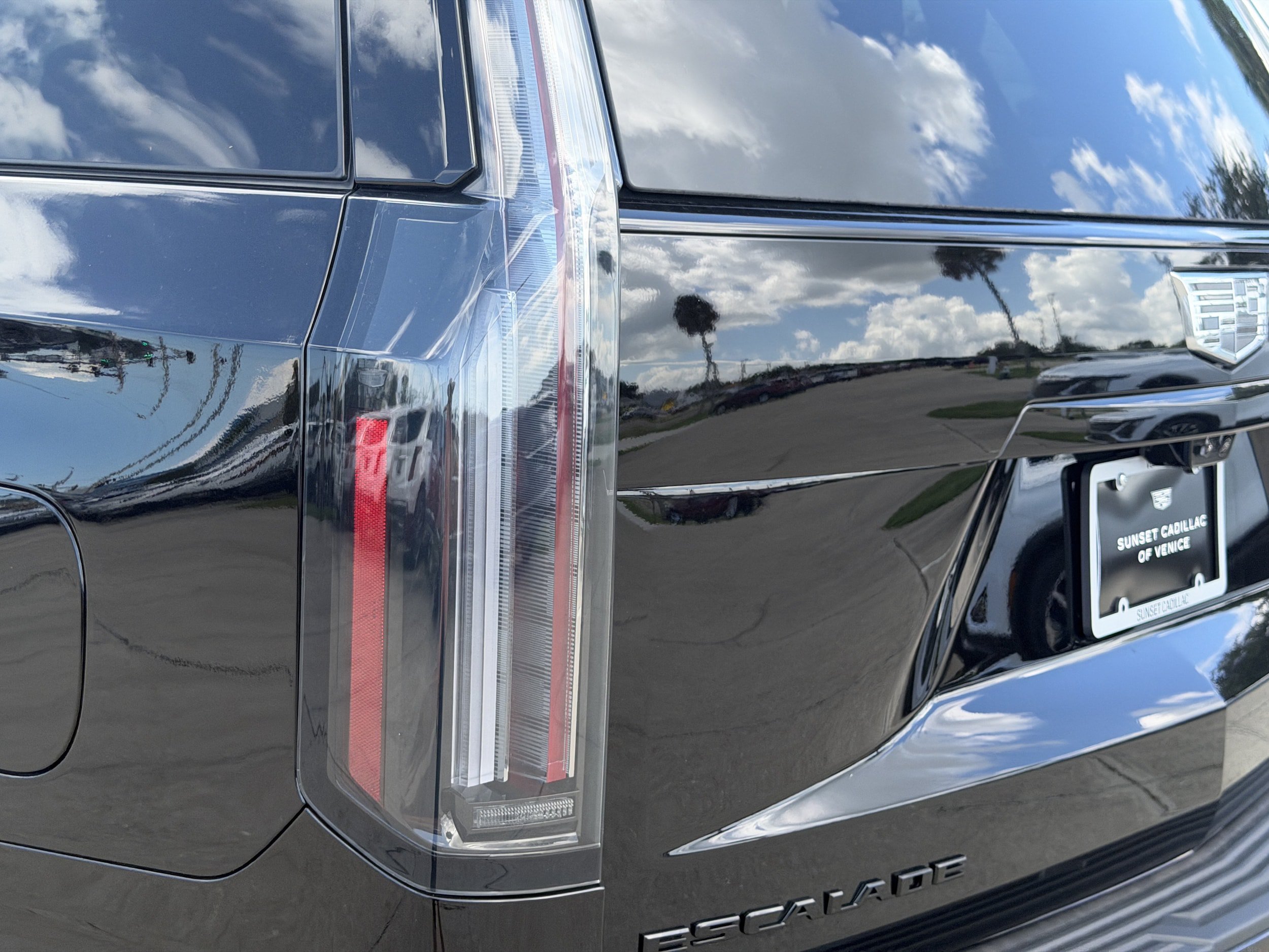 New 2026 Cadillac Escalade Platinum Sport w/ LPO, ONYX Package AWD/4WD image 9