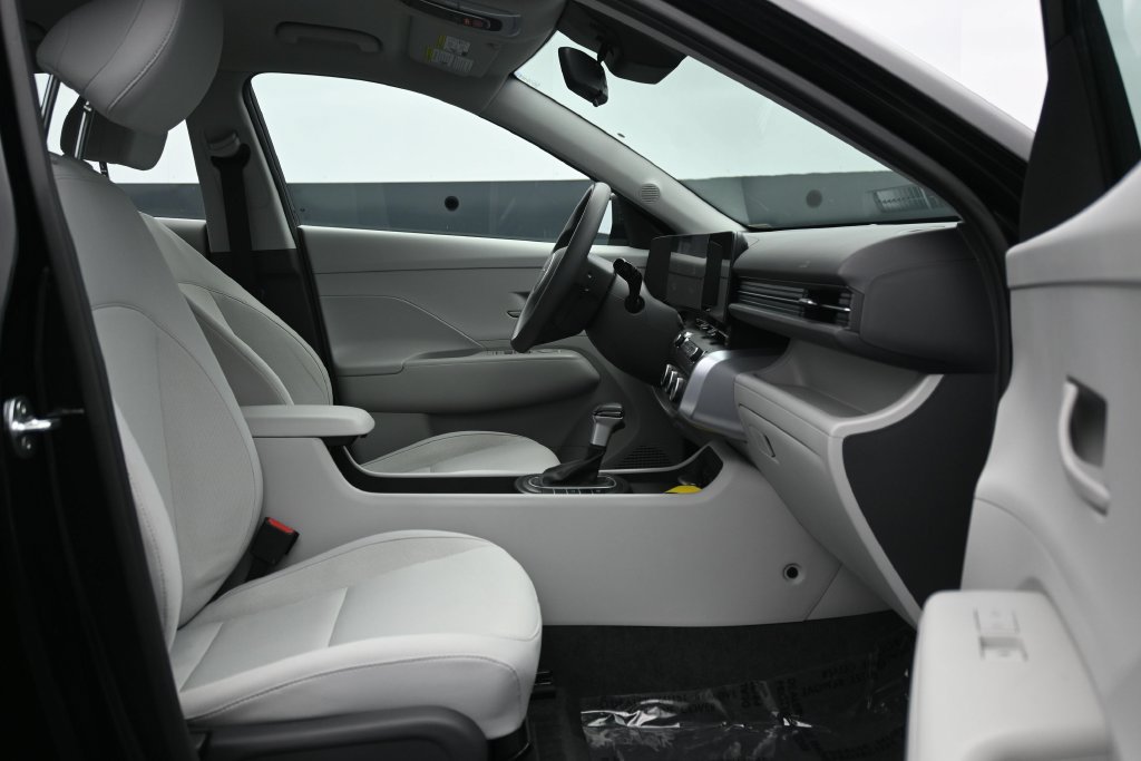 Used 2024 Hyundai Kona SE AWD/4WD image 13
