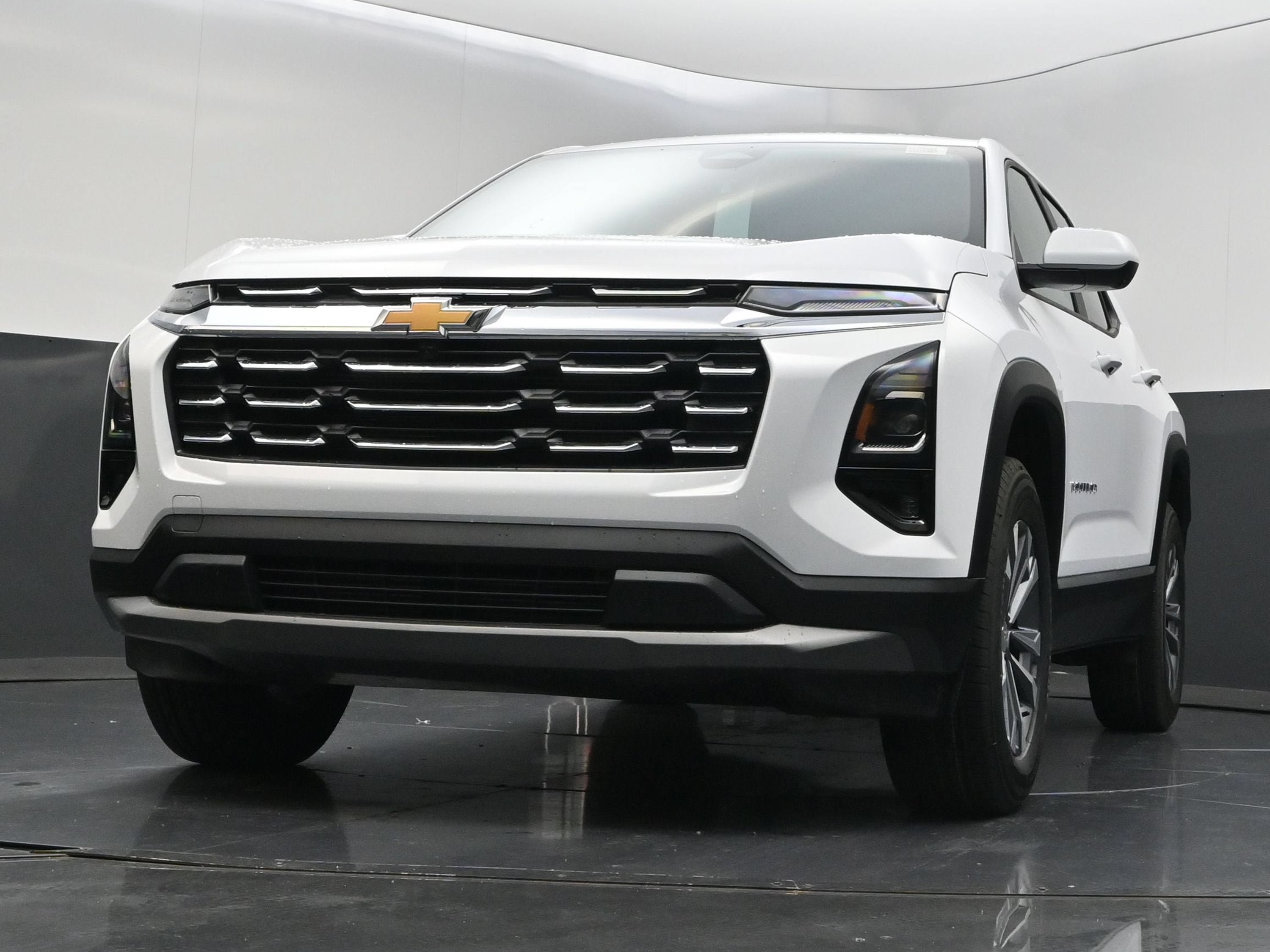New 2027 Chevrolet Equinox LT w/ Convenience Package II FWD image 40