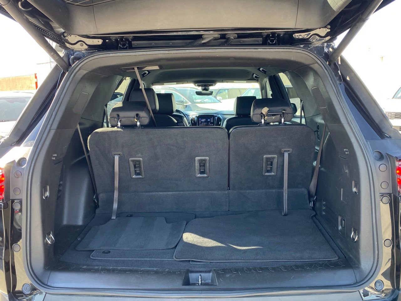 Used 2022 Chevrolet Traverse RS w/ LPO, Cargo Package image 22