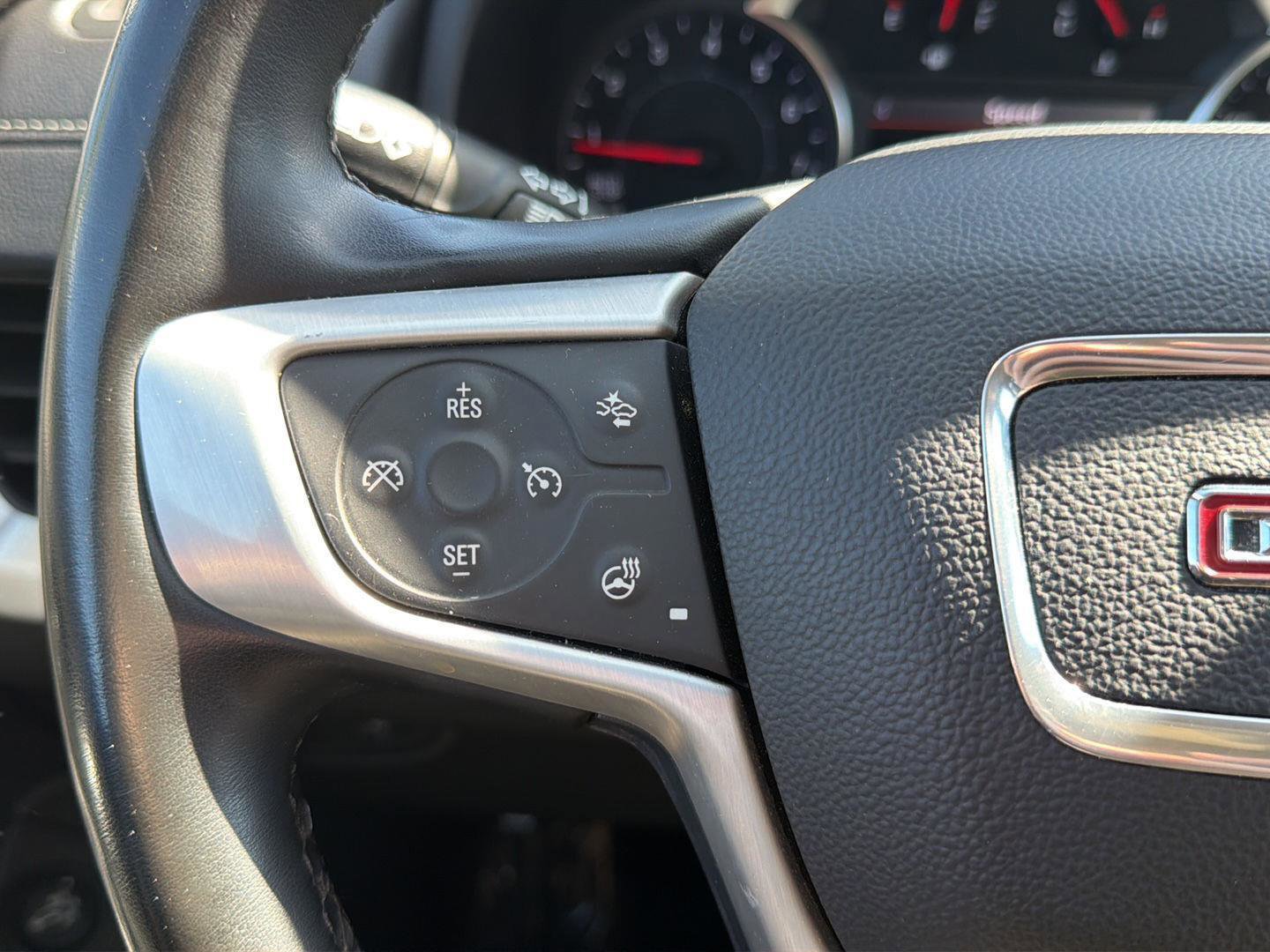 Used 2024 GMC Terrain SLT AWD/4WD image 18