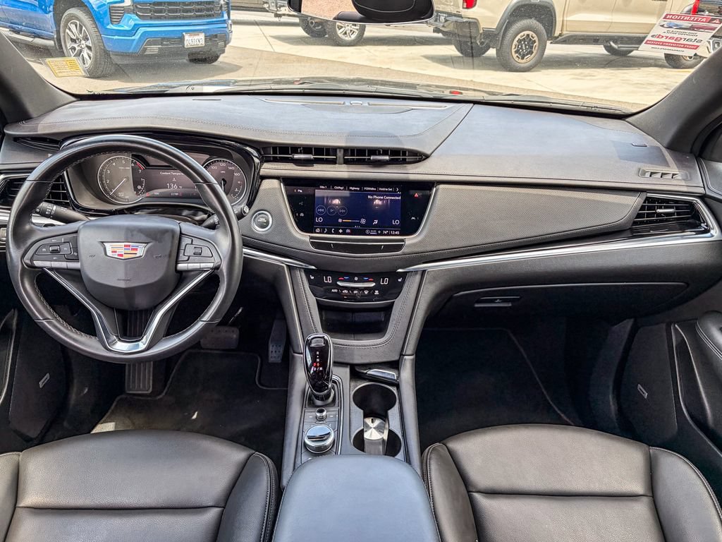 Certified 2025 Cadillac XT6 Luxury FWD image 12