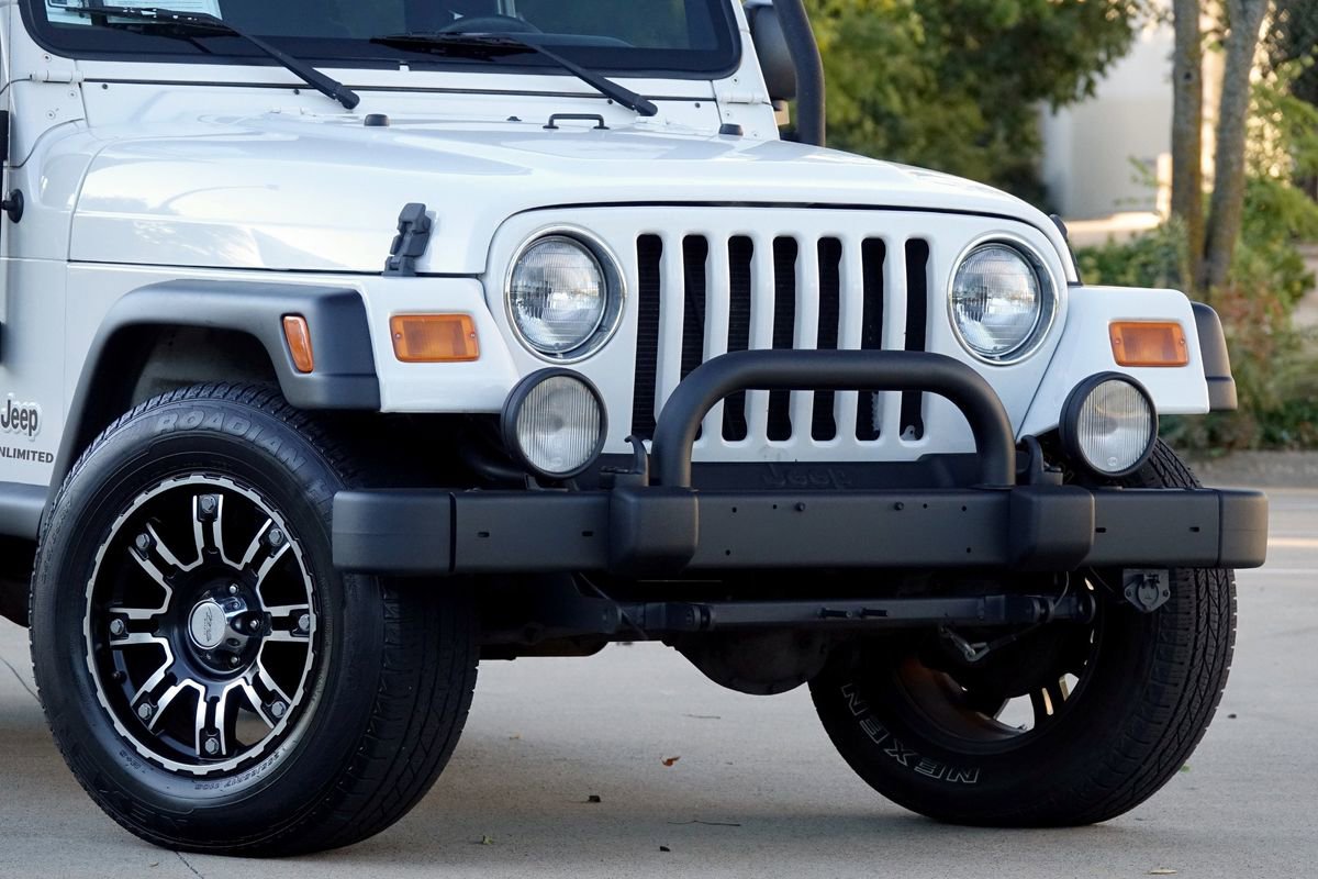 Used 2006 Jeep Wrangler Unlimited w/ Premium Audio Group image 16