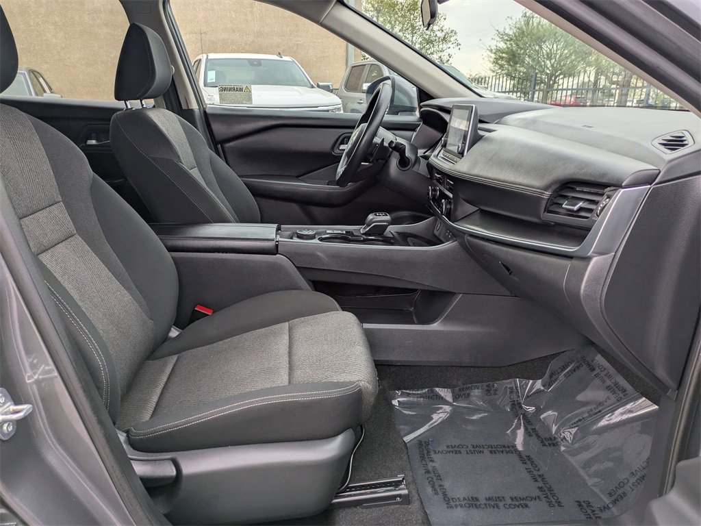 Used 2024 Nissan Rogue SV image 32