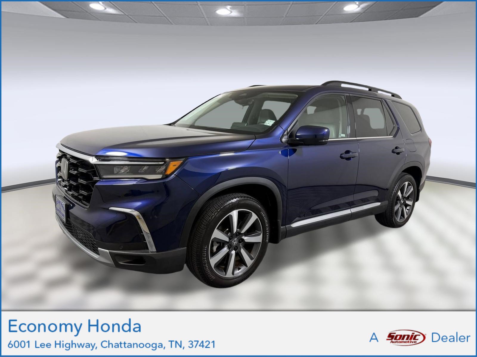 Used 2024 Honda Pilot Touring image 1