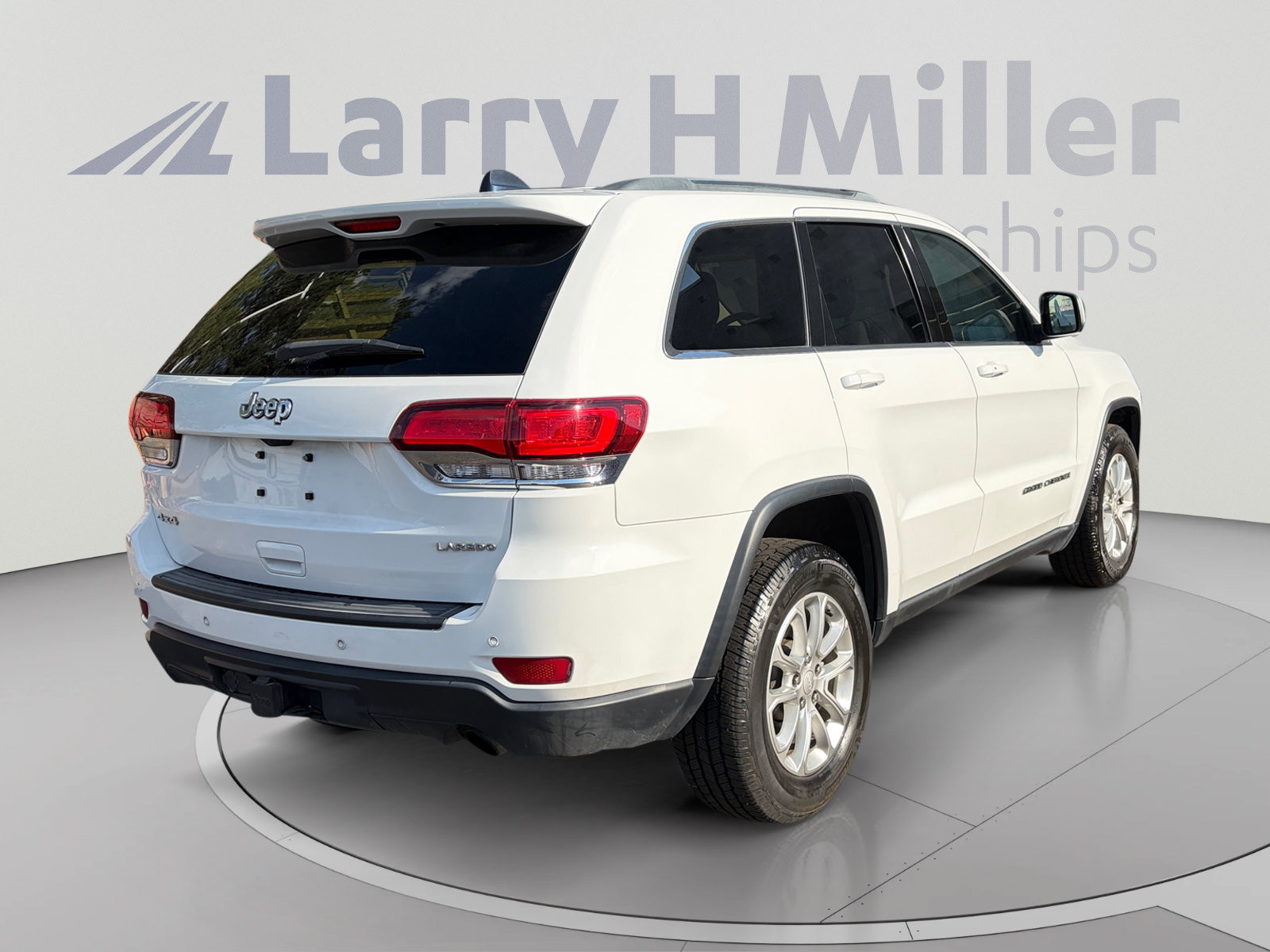 Used 2021 Jeep Grand Cherokee Laredo AWD/4WD image 5