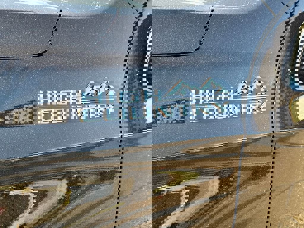 New 2026 Chevrolet Suburban High Country image 14