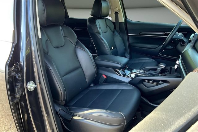 Used 2025 Kia Telluride LX FWD image 31