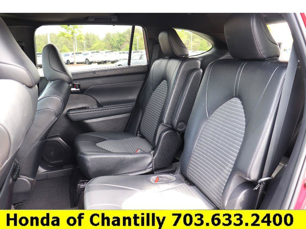 Used 2022 Toyota Highlander XSE FWD image 25