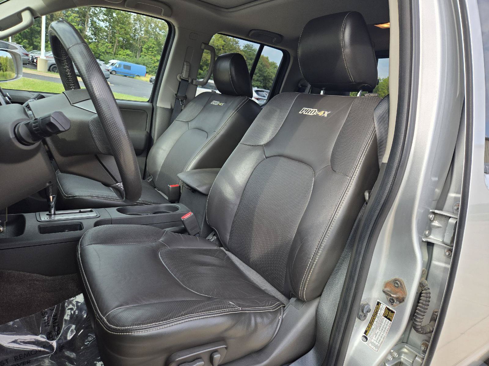 Used 2014 Nissan Frontier PRO-4X w/ Pro-4x Luxury Package AWD/4WD image 12