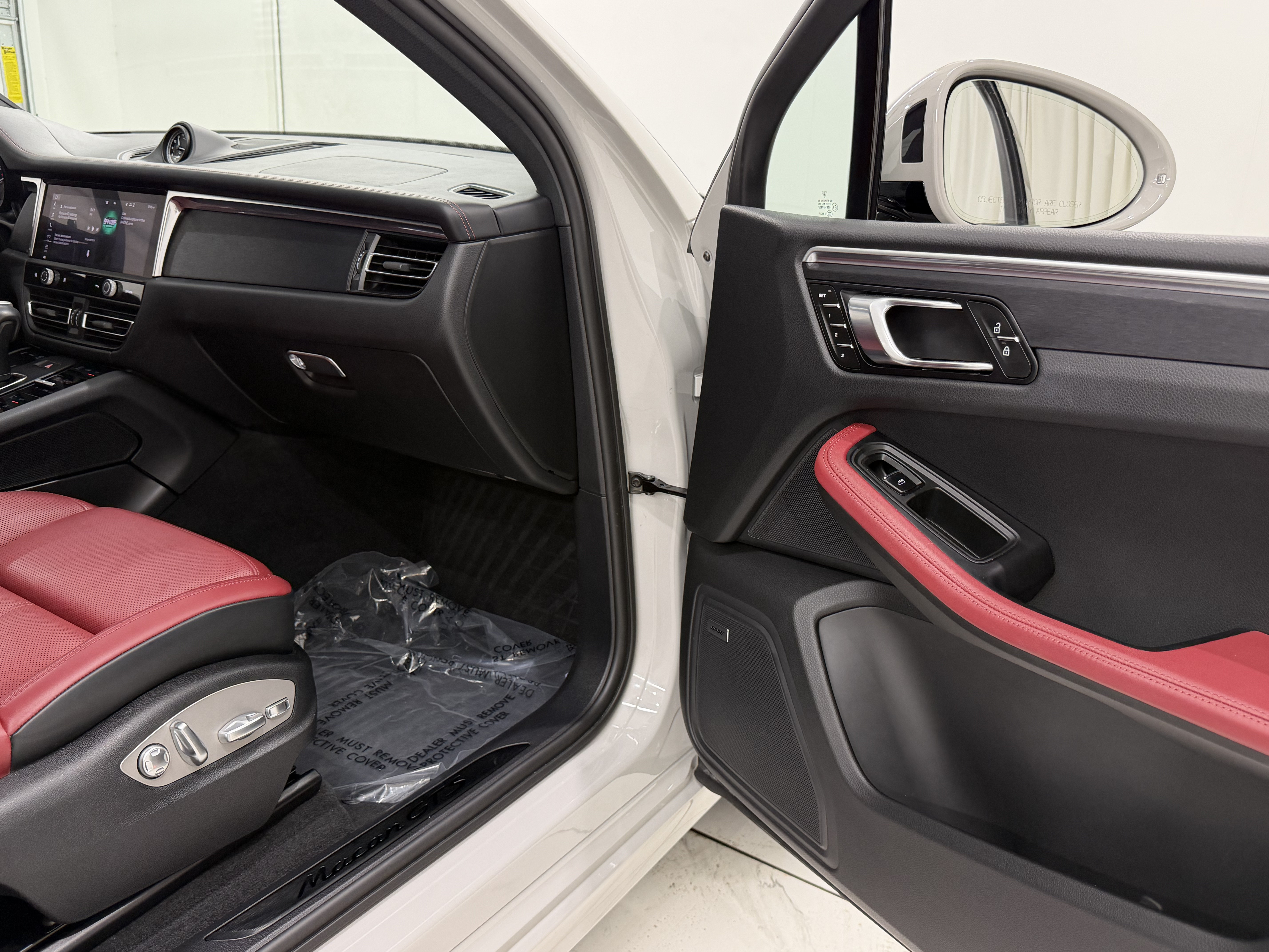 Certified 2023 Porsche Macan GTS AWD/4WD image 23