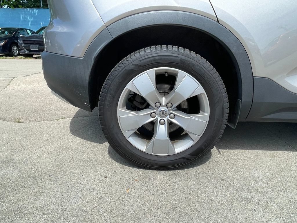 Used 2022 Volvo XC40 T4 Momentum FWD image 30