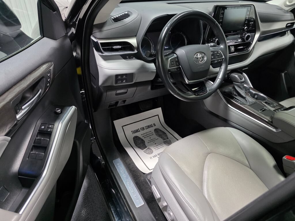 Used 2021 Toyota Highlander Limited AWD/4WD image 6