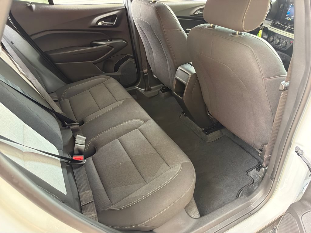 Used 2026 Chevrolet Trax RS FWD image 29