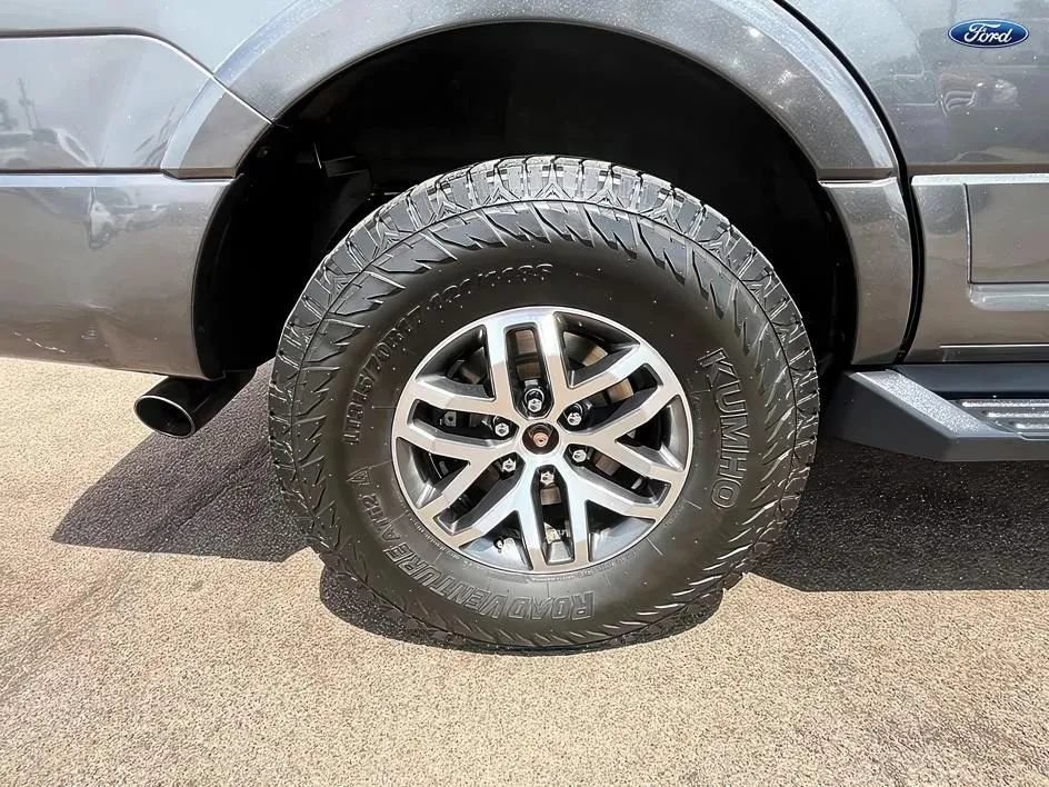 Used 2017 Ford Expedition XLT AWD/4WD image 22
