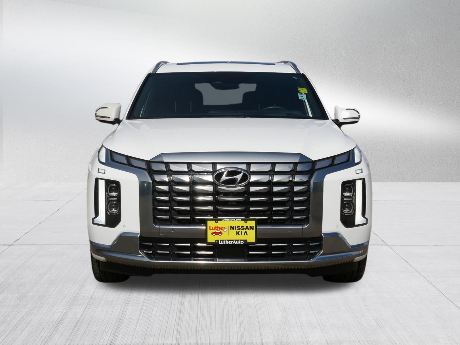 Used 2023 Hyundai Palisade Calligraphy w/ Winter Package AWD/4WD image 2