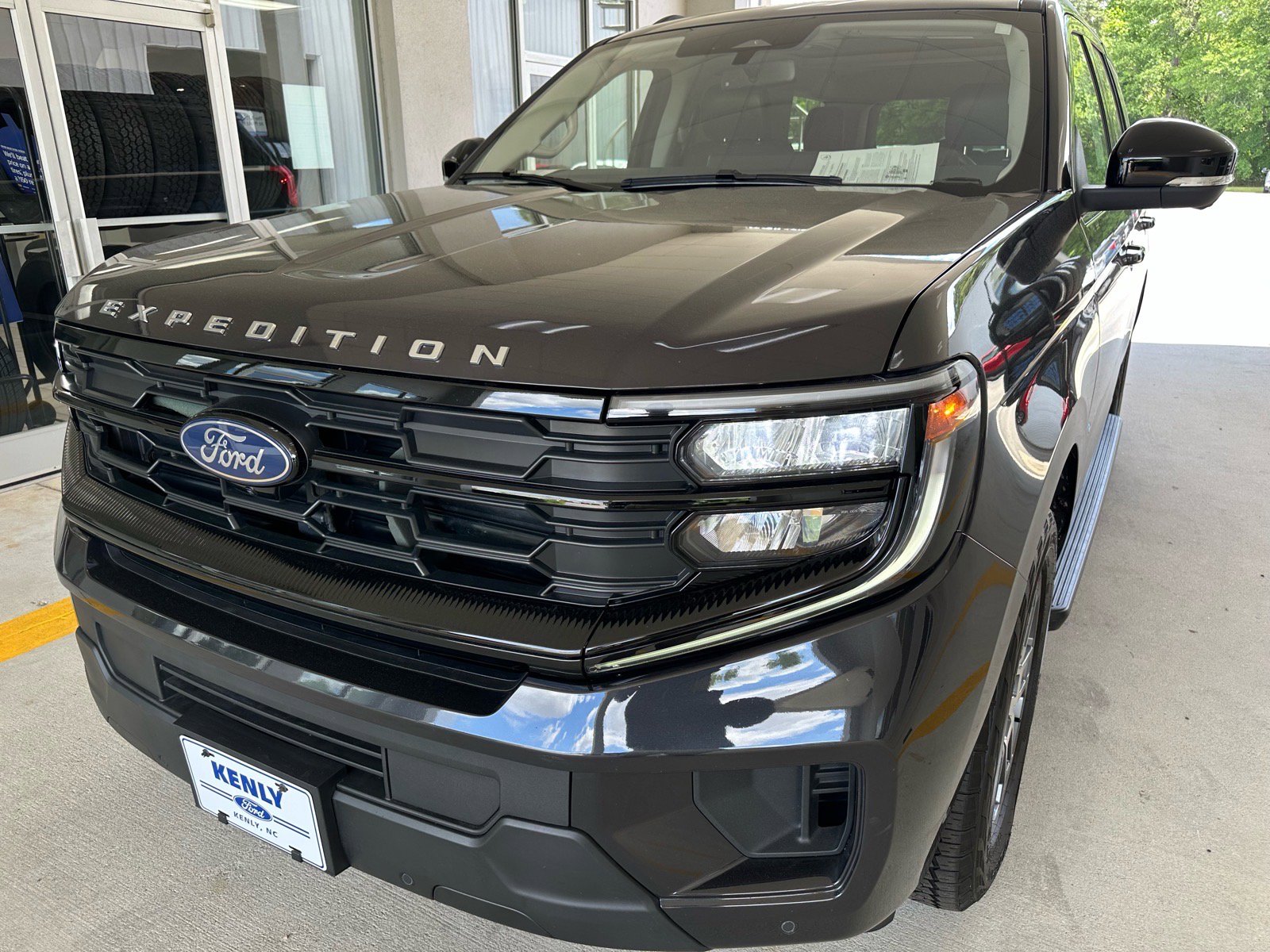 Certified 2025 Ford Expedition Active AWD/4WD video 1