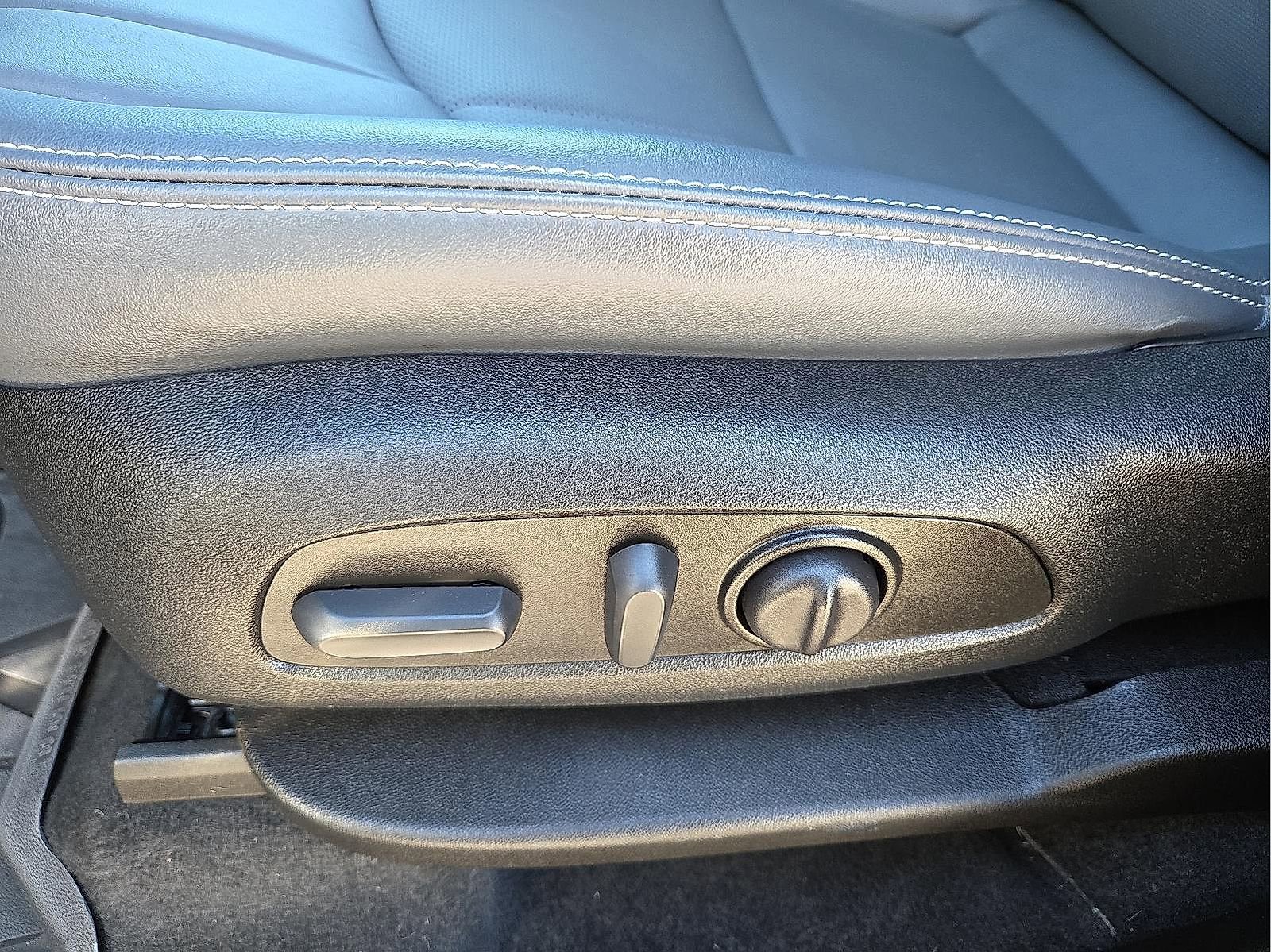 Certified 2024 Buick Enclave Essence w/ Experience Buick Package image 14