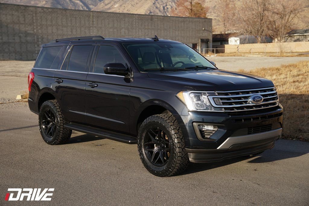 Used 2021 Ford Expedition XLT image 2