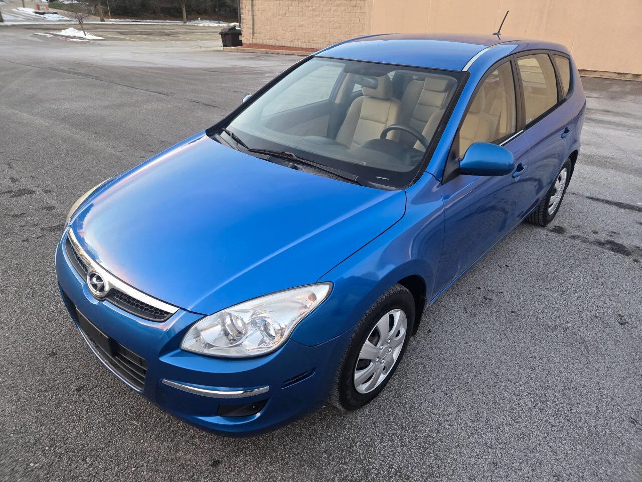 Used 2010 Hyundai Elantra GLS image 3