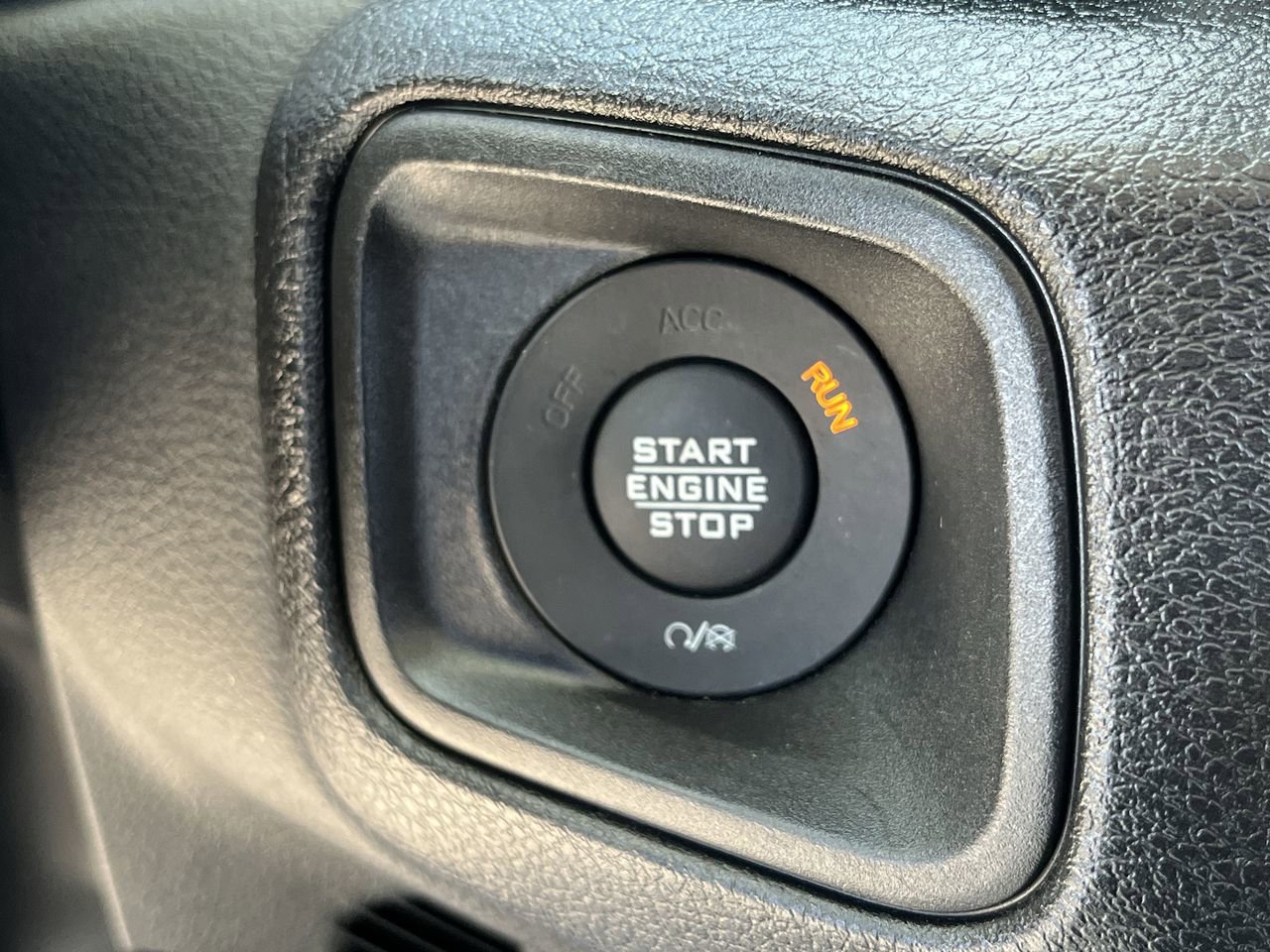 Used 2025 Jeep Wrangler Unlimited Sport AWD/4WD image 15