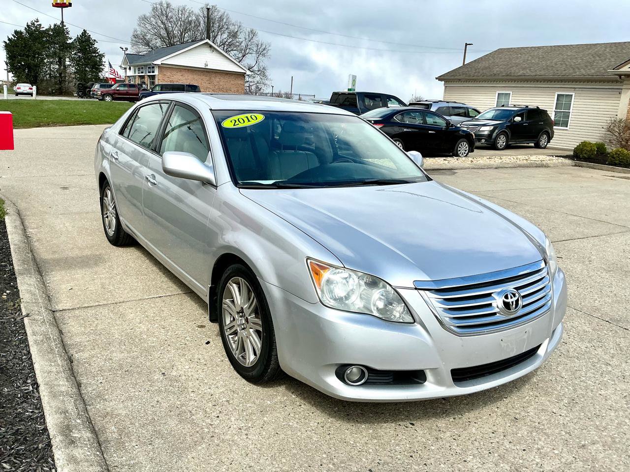 Used 2010 Toyota Avalon XL image 3