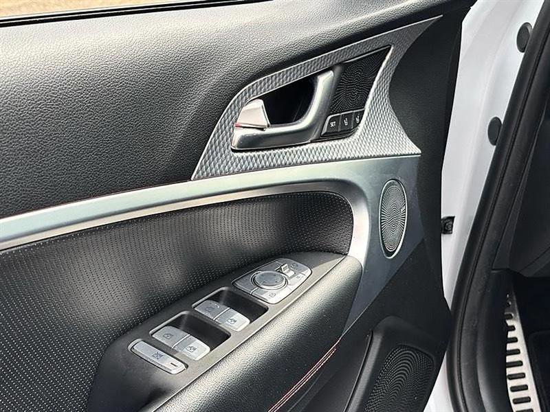 Used 2022 Genesis G70 3.3T w/ Sport Advanced Package image 17