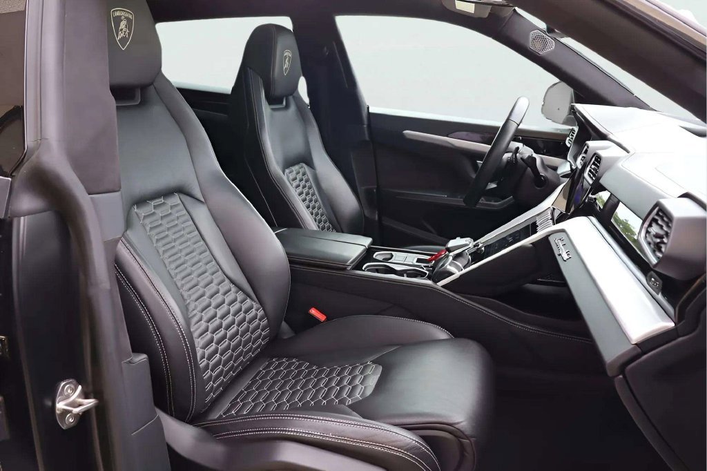 Used 2021 Lamborghini Urus AWD/4WD image 24