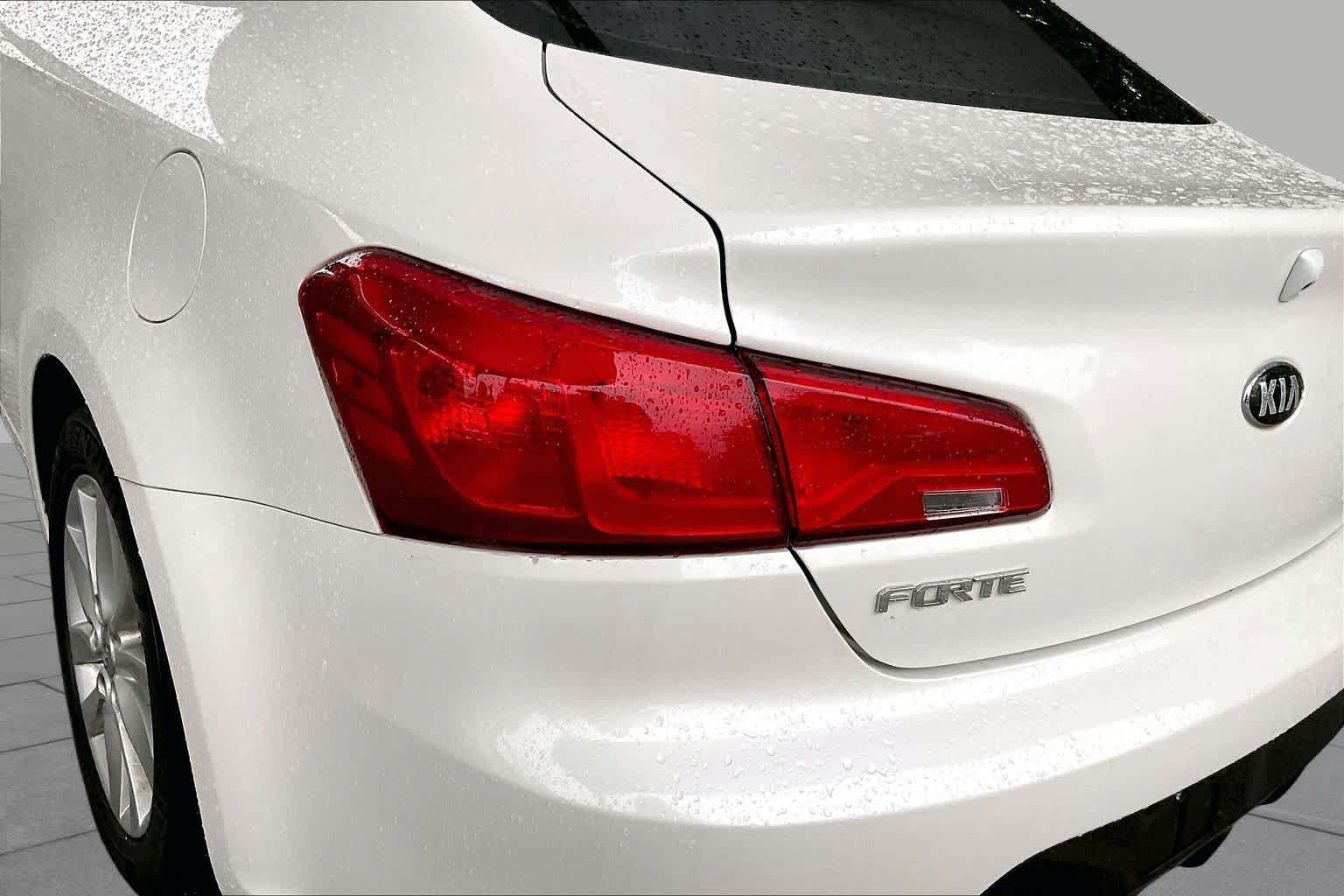 Used 2016 Kia Forte Koup EX FWD image 25
