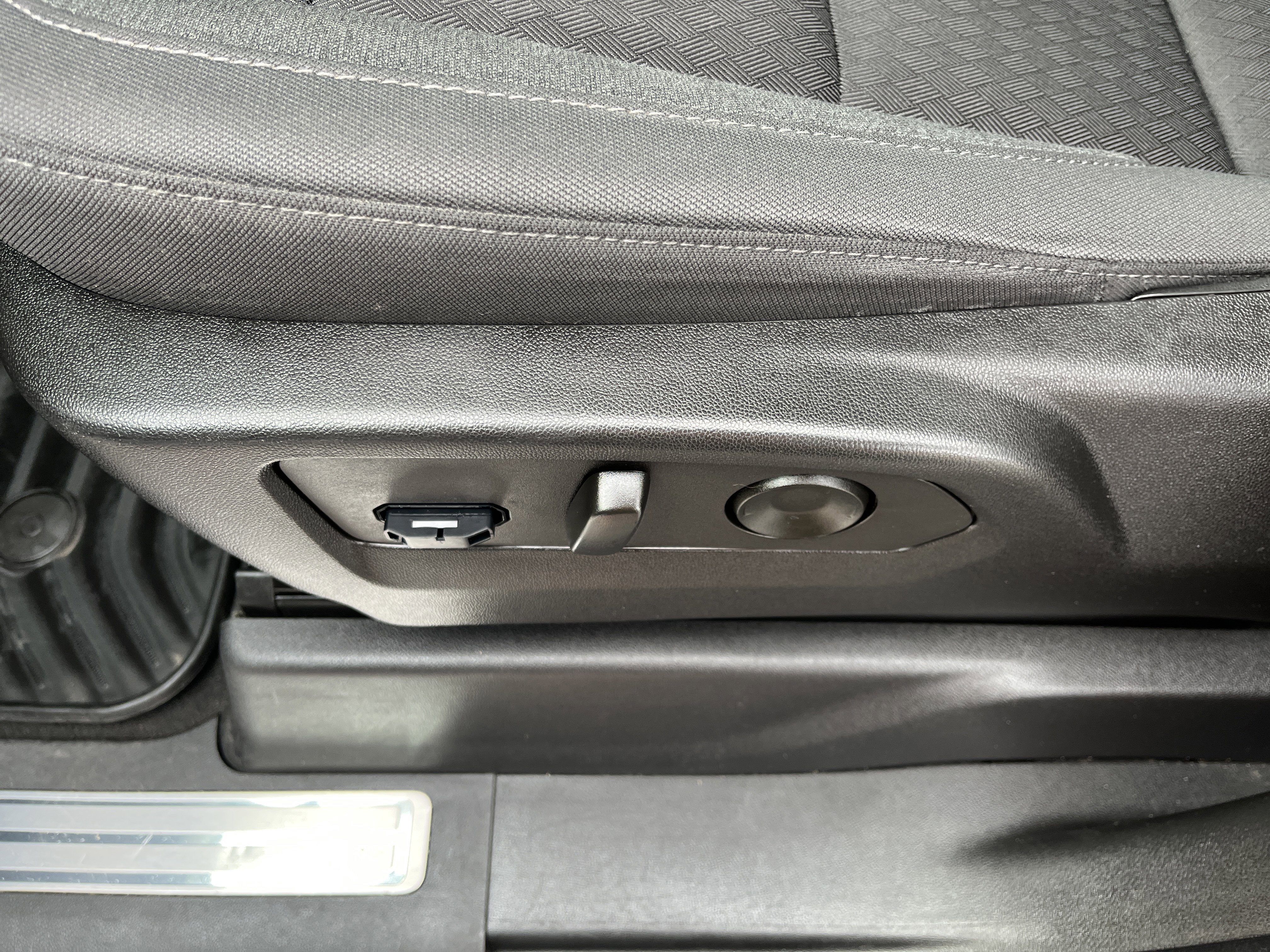 Used 2022 Chevrolet Silverado 1500 LT image 13