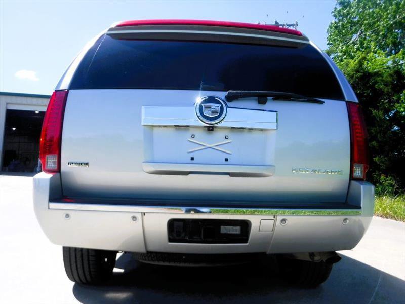 Used 2011 Cadillac Escalade Luxury AWD/4WD image 17