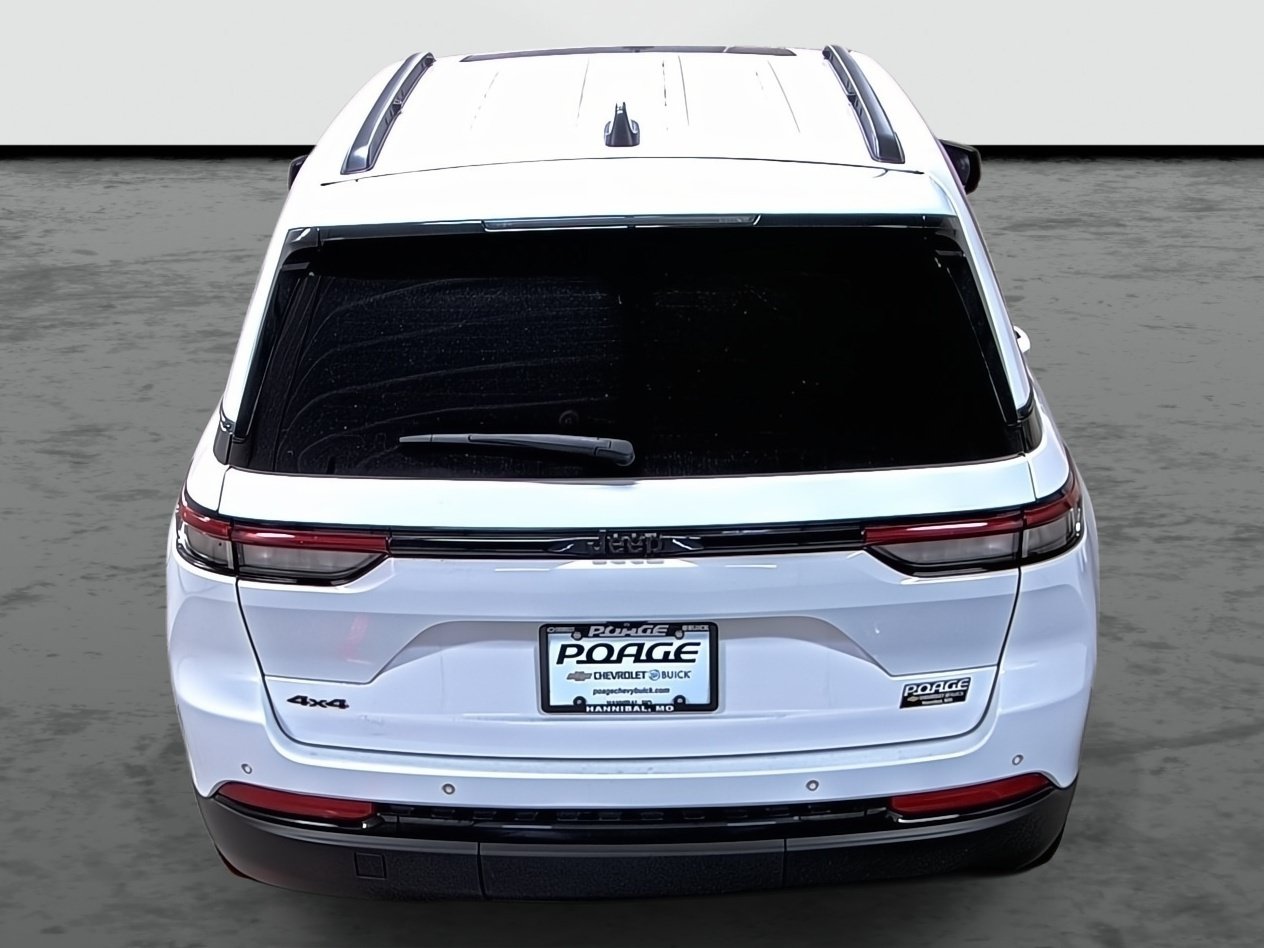 Used 2023 Jeep Grand Cherokee Altitude AWD/4WD image 3