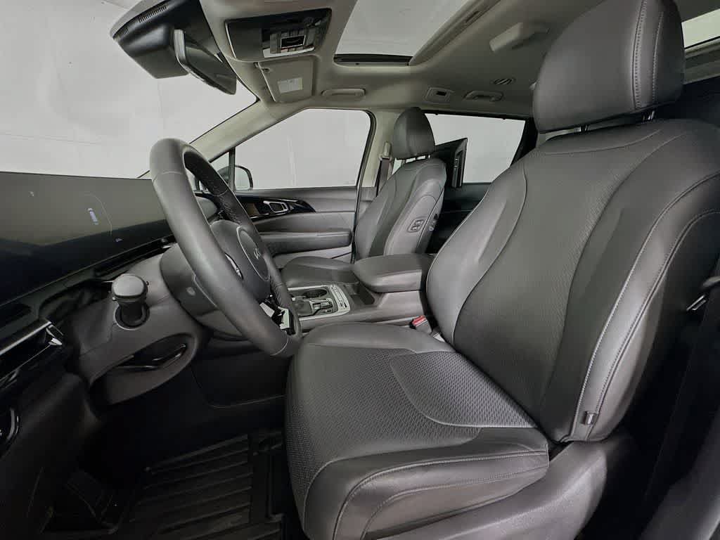Used 2025 Kia Carnival SX Prestige FWD image 12