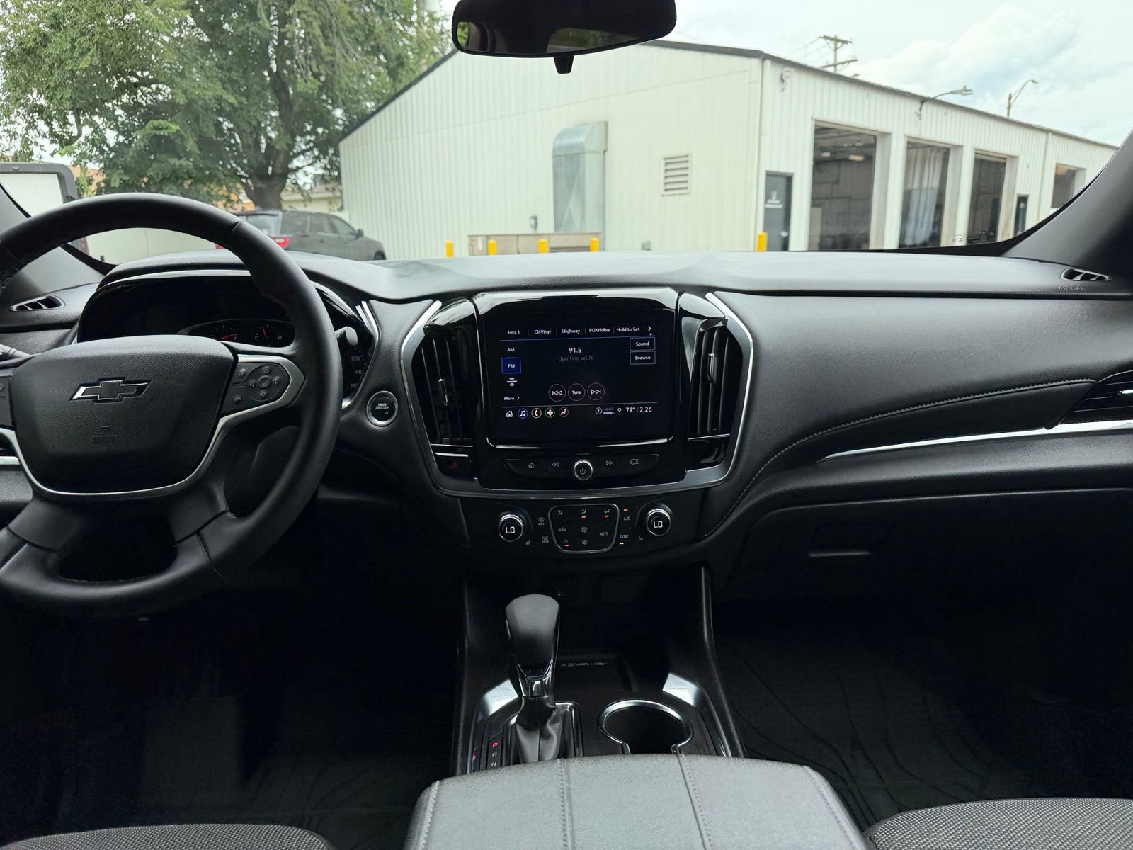 Used 2023 Chevrolet Traverse LT FWD image 18