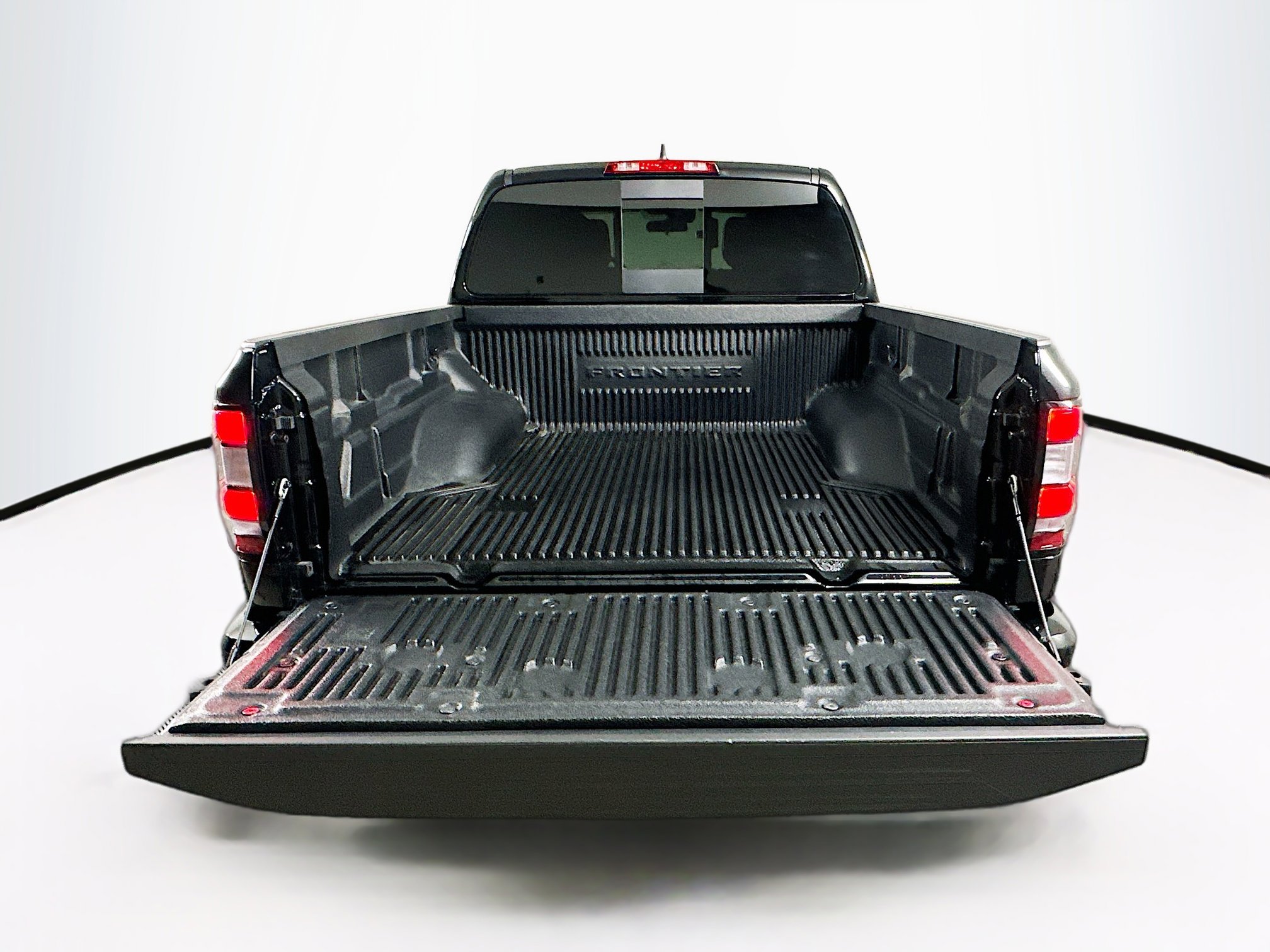 Used 2025 Nissan Frontier SV image 27