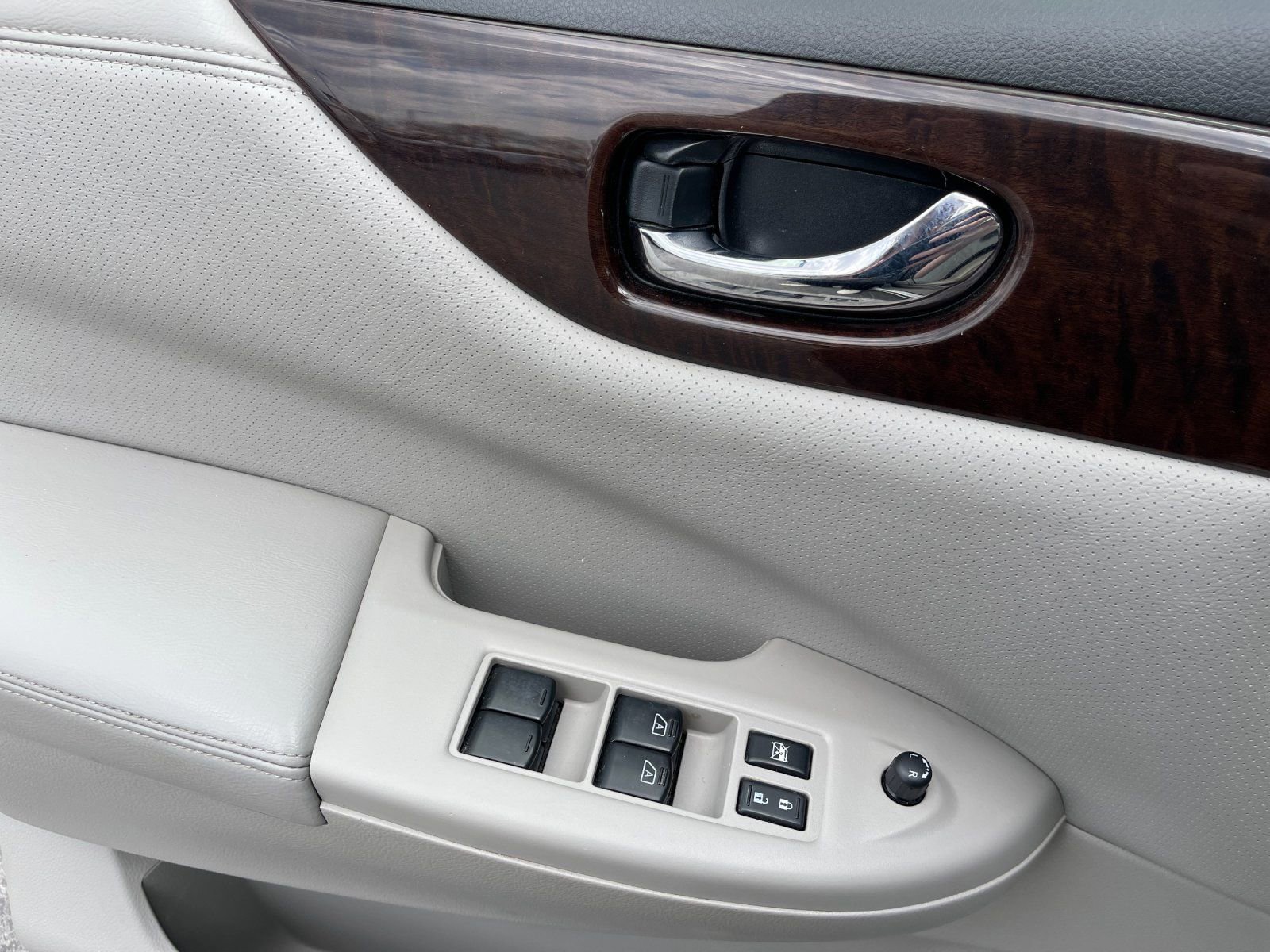 Used 2014 Nissan Quest SL FWD image 13