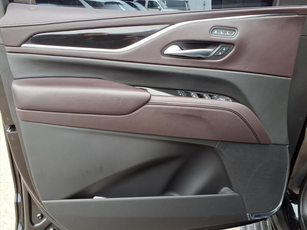 Used 2023 Cadillac Escalade Sport Platinum w/ LPO, ONYX Package image 13