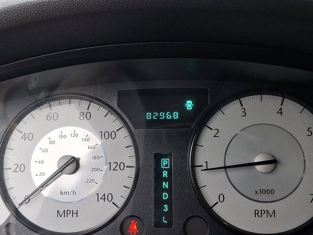 Used 2010 Chrysler 300 Touring image 21