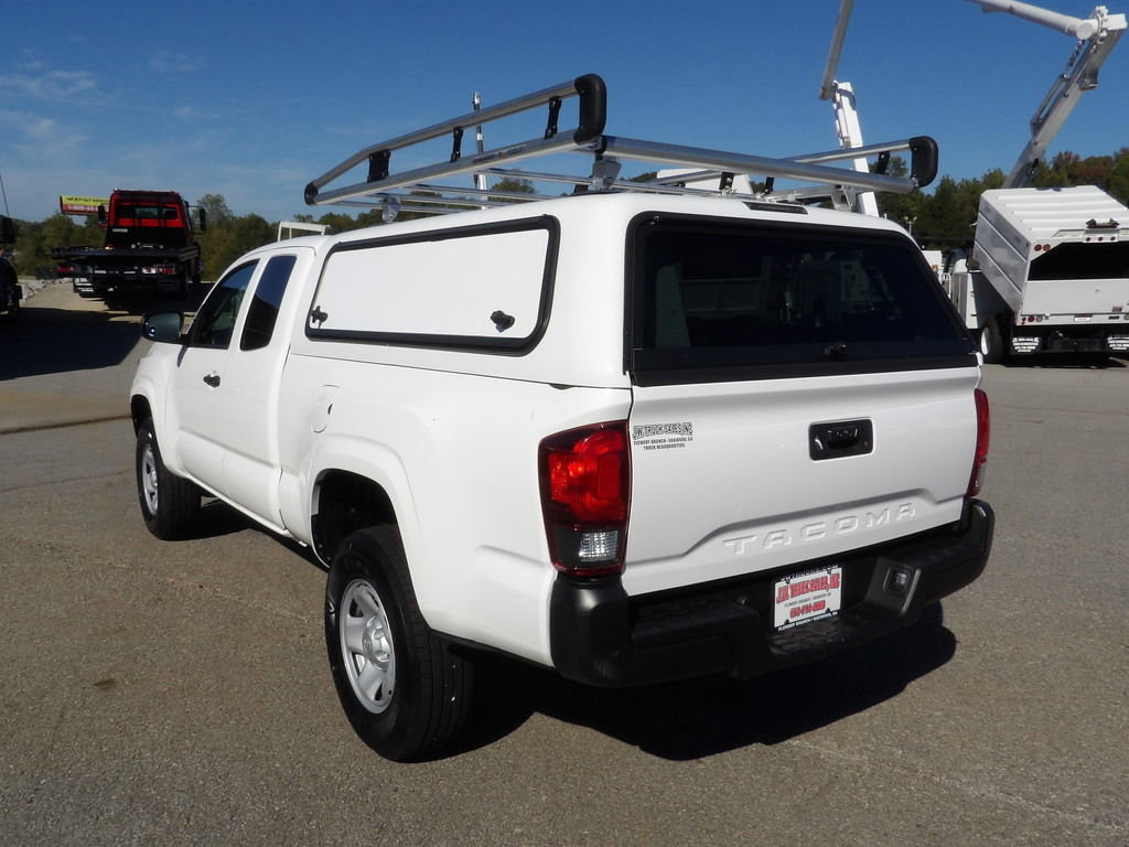 Used 2022 Toyota Tacoma SR image 5