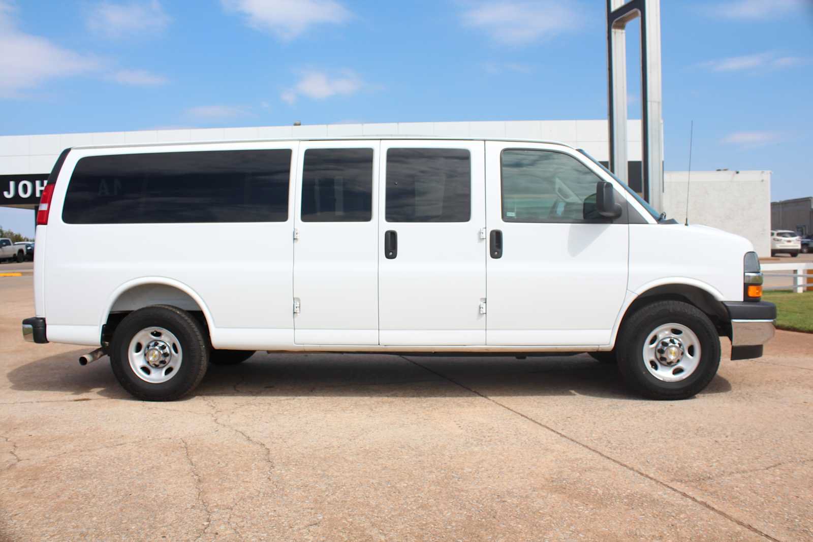 Used 2025 Chevrolet Express 3500 LT w/ LT Preferred Equipment Group RWD image 16