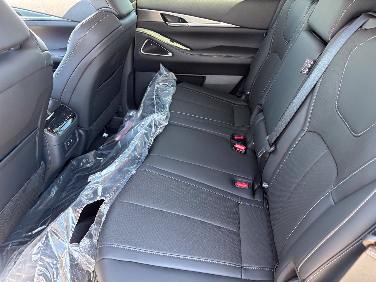New 2027 INFINITI QX60 Luxe FWD image 18