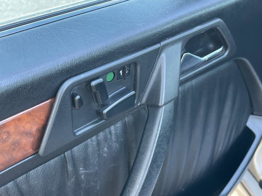 Used 1990 Mercedes-Benz 300 CE Coupe image 17