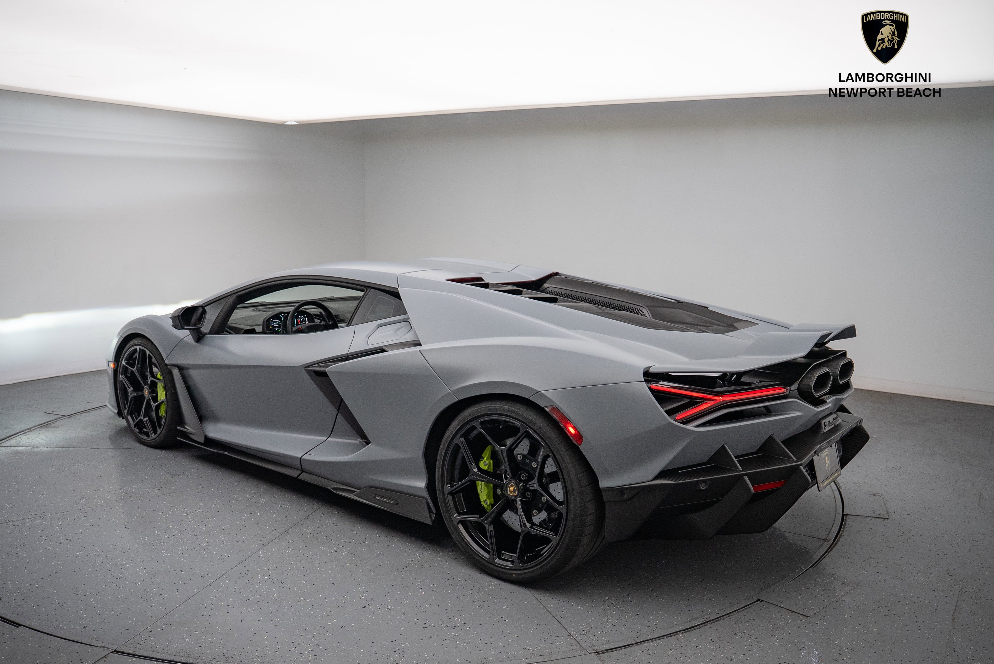 Used 2024 Lamborghini Revuelto image 18