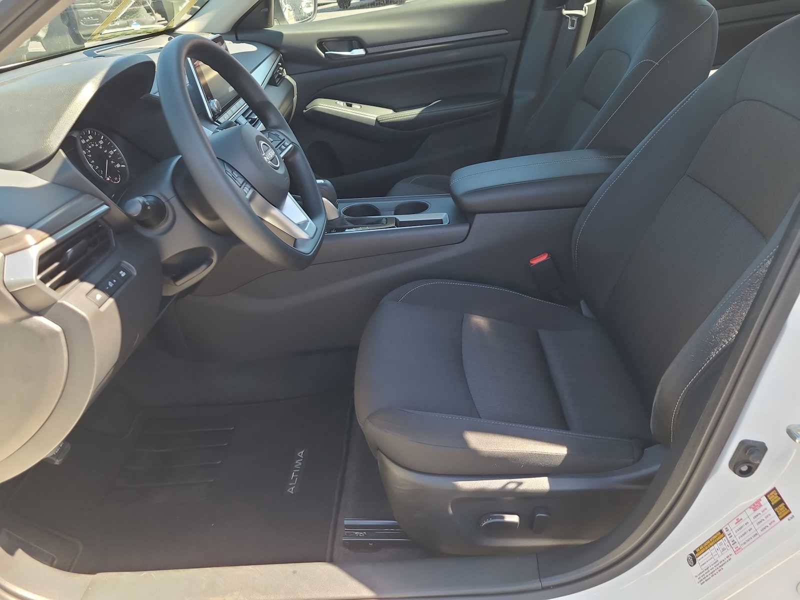 Used 2025 Nissan Altima 2.5 SV FWD image 19