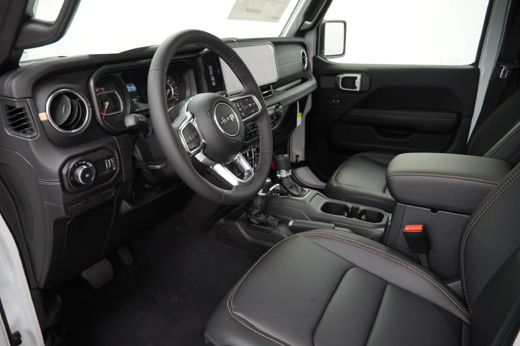 New 2026 Jeep Wrangler Unlimited Sahara AWD/4WD image 16