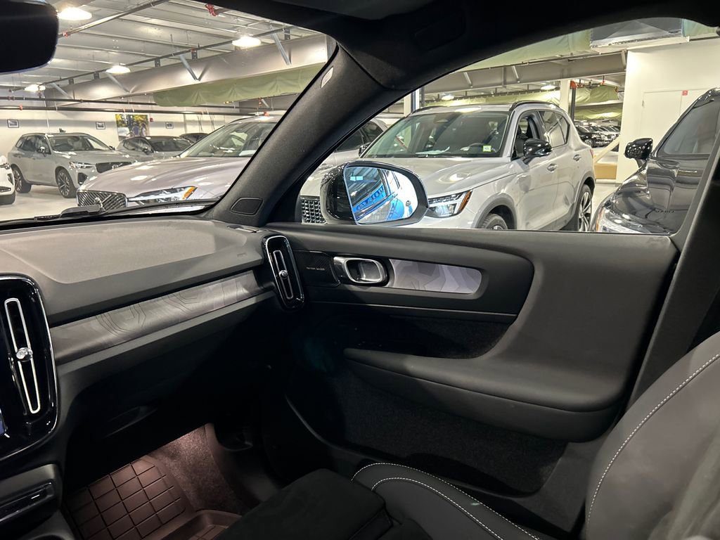 Certified 2023 Volvo C40 P8 Recharge Ultimate image 26