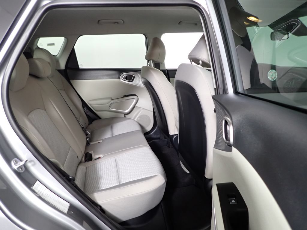 Used 2025 Kia Soul LX w/ LX Technology Package FWD image 39