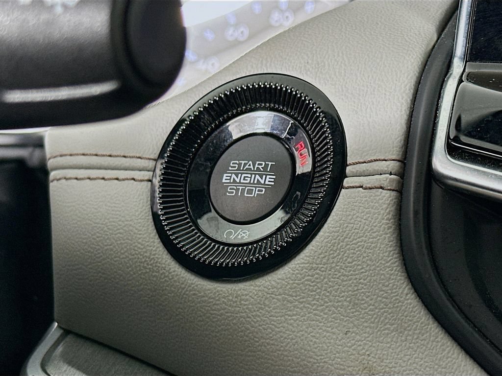 Certified 2025 Jeep Compass Limited AWD/4WD image 22