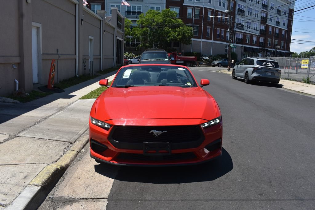 Used 2024 Ford Mustang Convertible RWD image 3