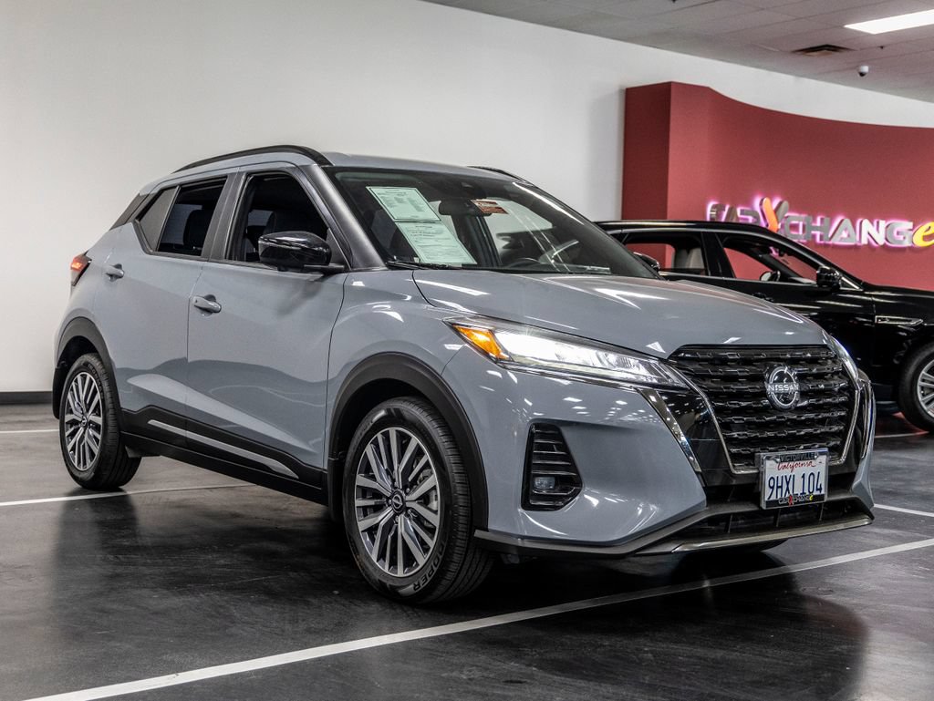 Used 2023 Nissan Kicks SR FWD image 9